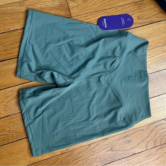 Kamo Fitness Women's green bike shorts - Picture 3 of 6